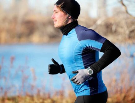hombre corriendo en el frio